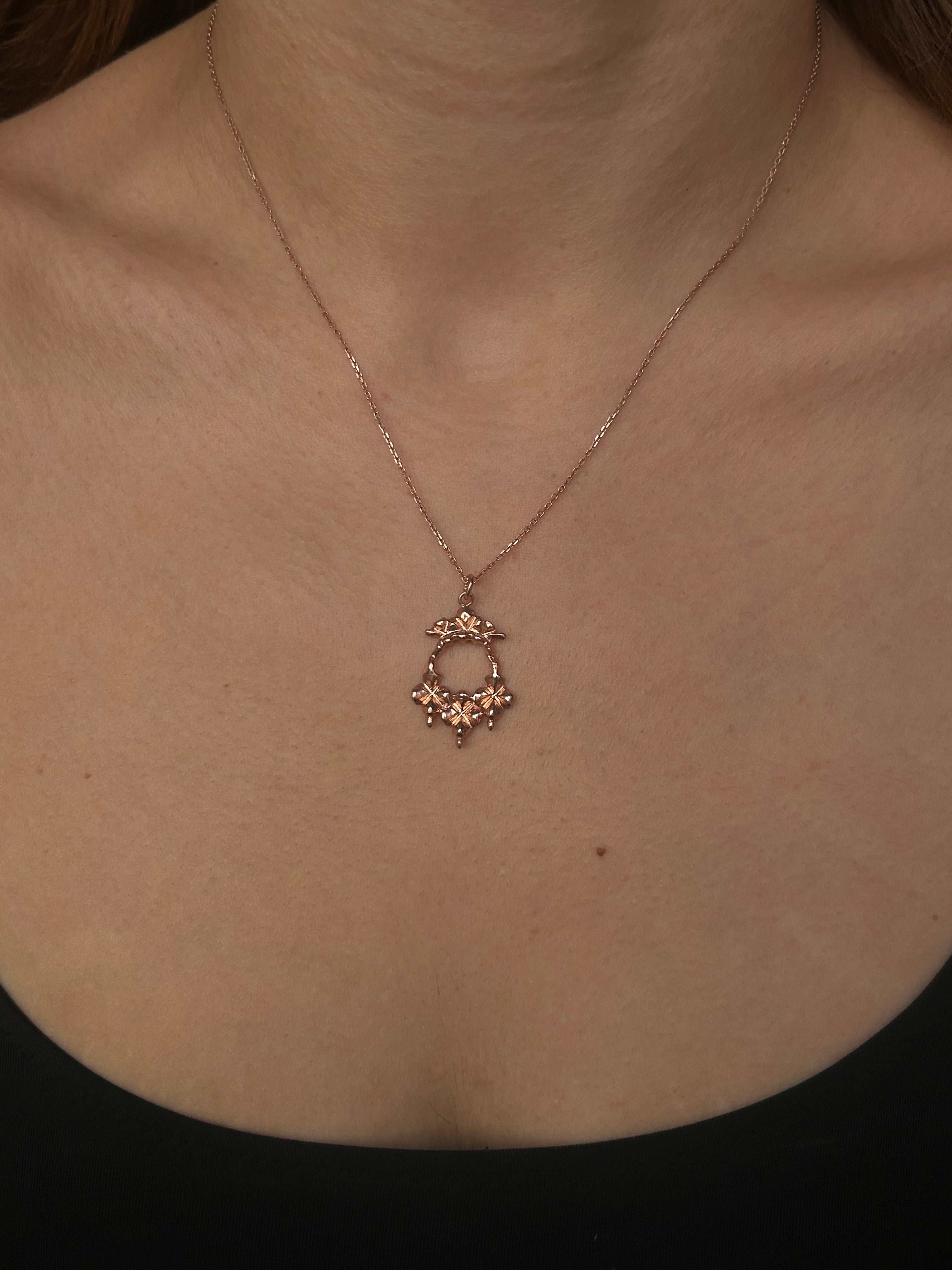 Eski Dünyalar Kolye