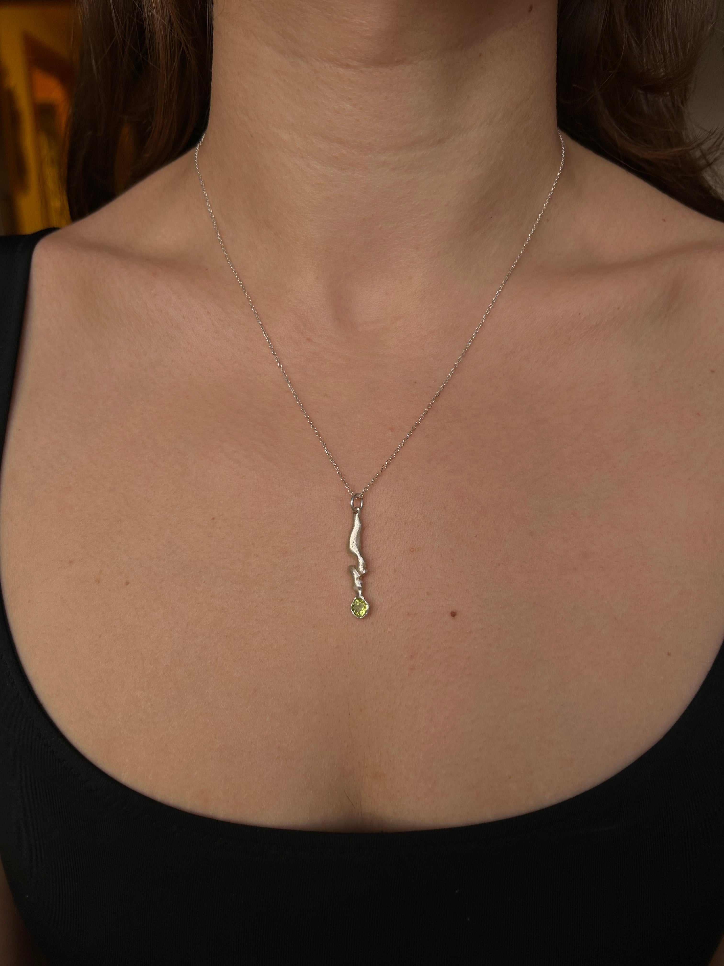 Free Form Peridot Kolye